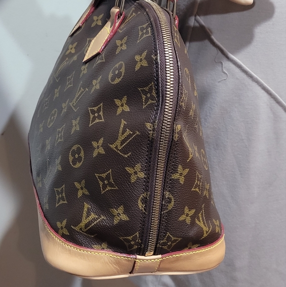 Louis Vuitton Alma PM - Picture 2 of 16